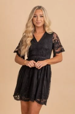 Wholesale Fashion Trends Eyes On Me Black Lace Mini Dress
